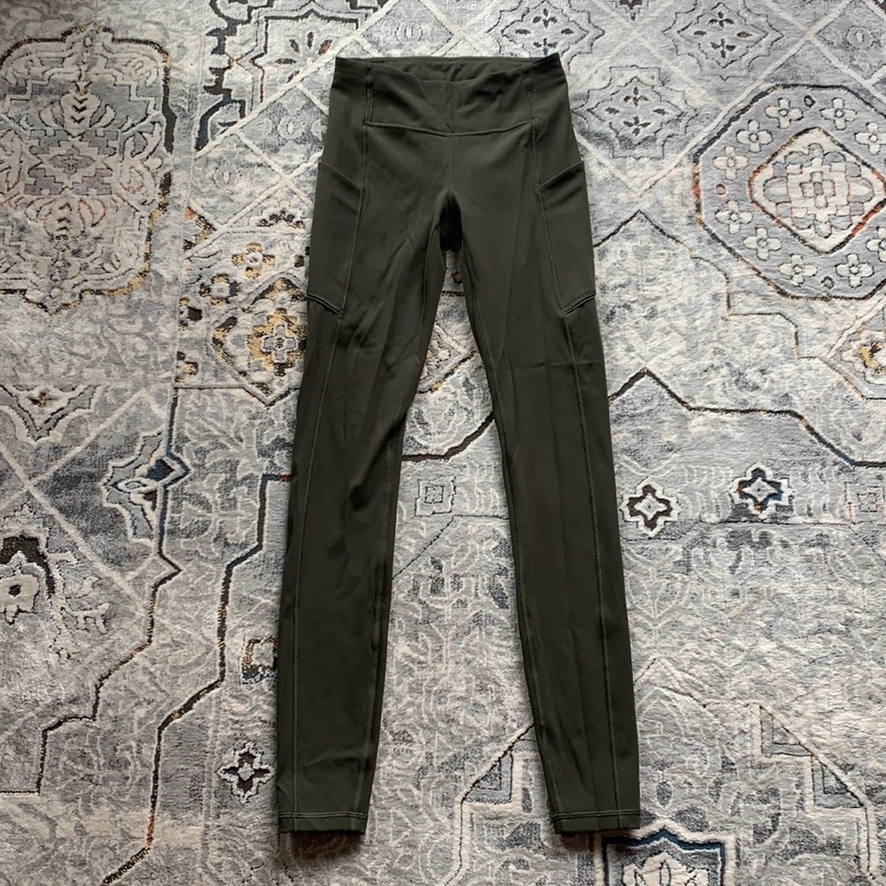 Lululemon EUC size 2 Fast & Free tights